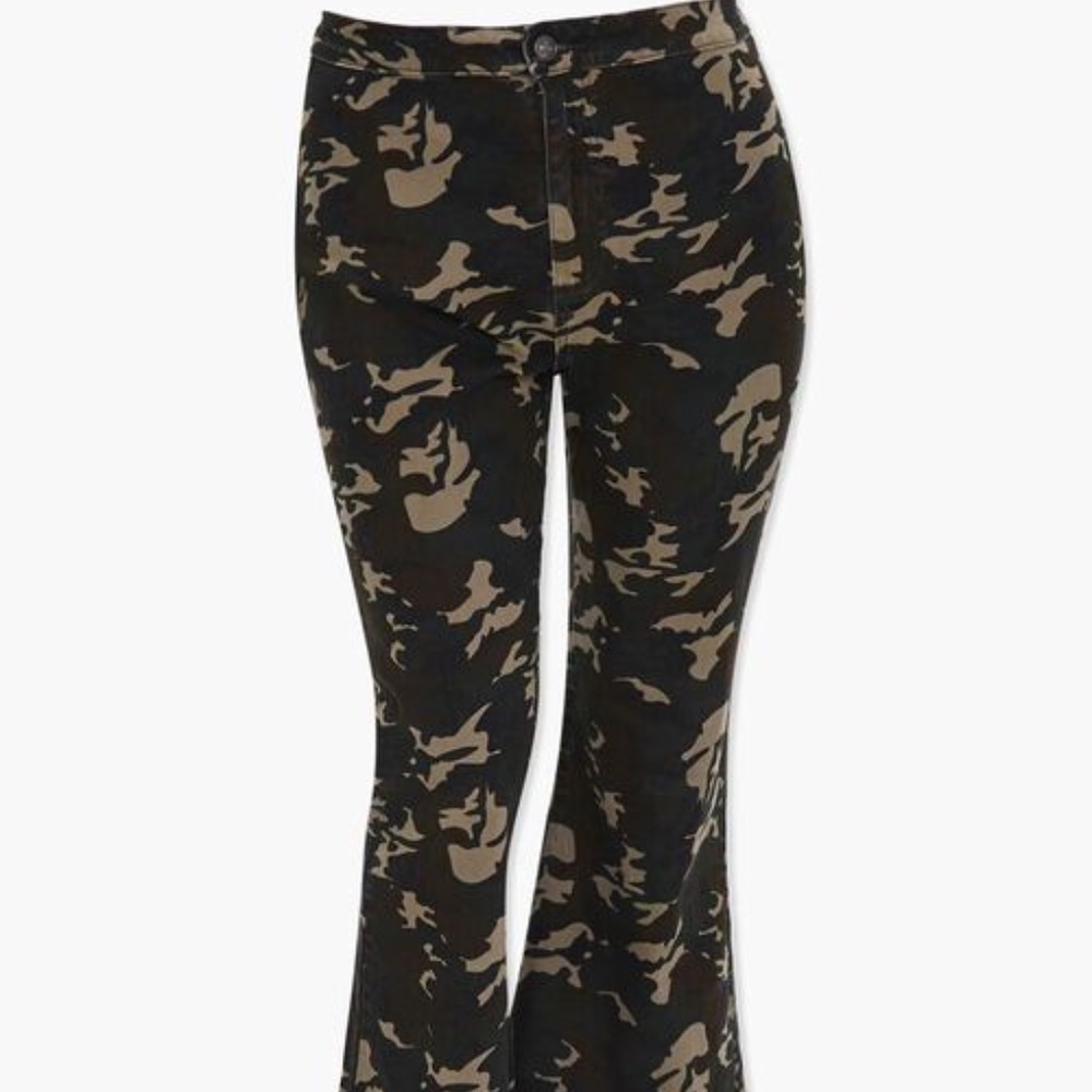 Forever 21+ Flare Leg Camo Pant Size 18